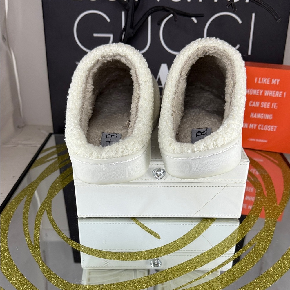 Santa Face Slippers - Picture 5 of 8